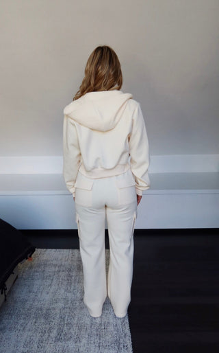 Studio plush cargo pants Soufflé back view plush fabric women's streetwear