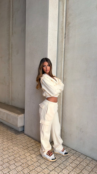 Studio plush cargo pants Soufflé front view intimissy soft neutral streetwear